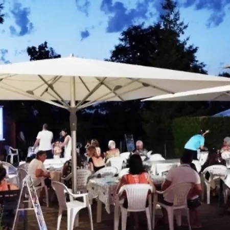 Camping Spacieux Pour 8 Pers - Vue étang - Terrasse - Api-1-52-224 Naucelle